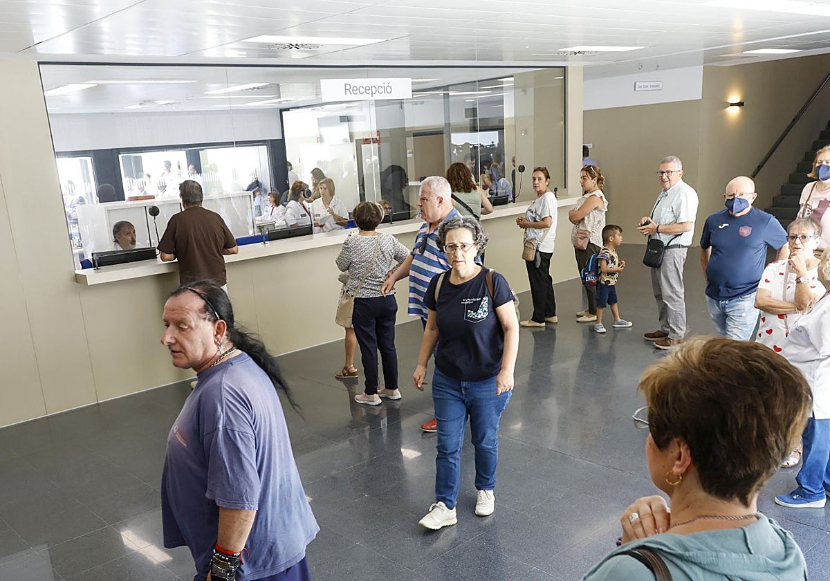 Mostrador del centro de salud de Malilla.