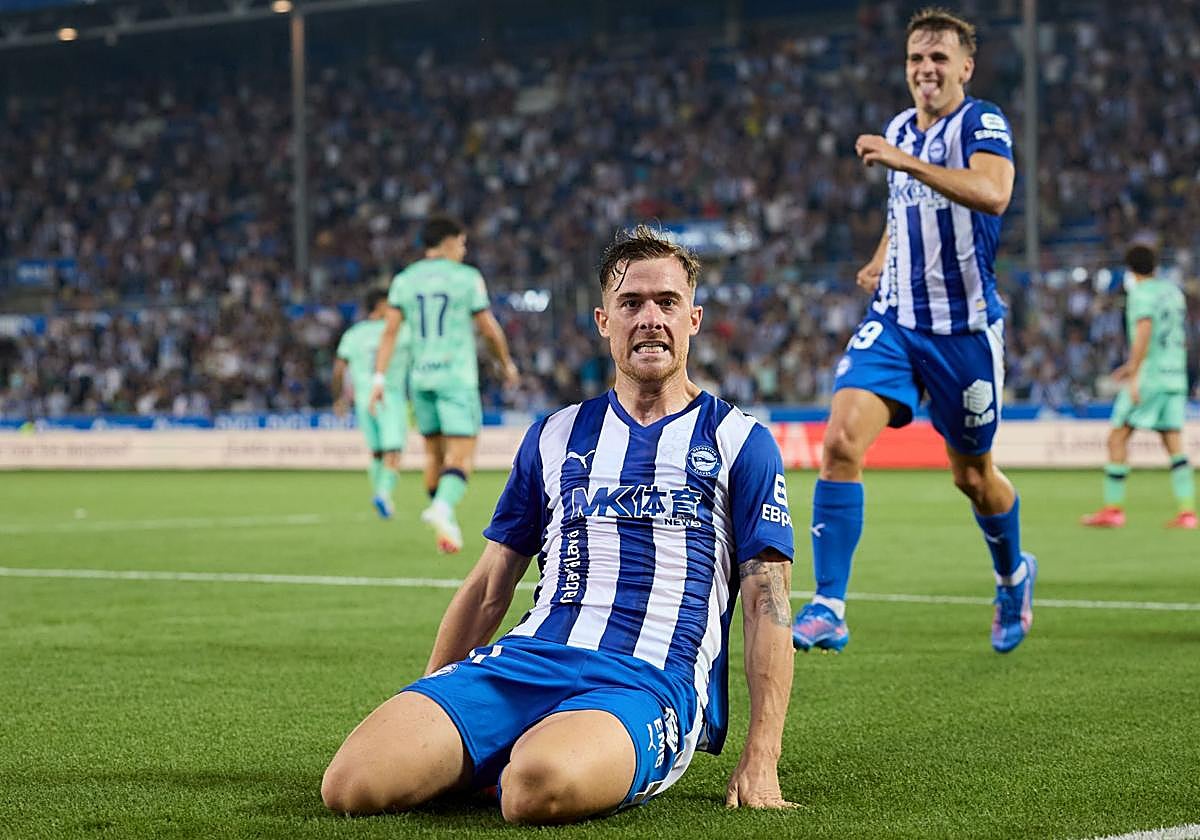 El excanterano valencianista Toni Martínez, celebrando su gol con el Alavés ante el Levante, esta temporada.