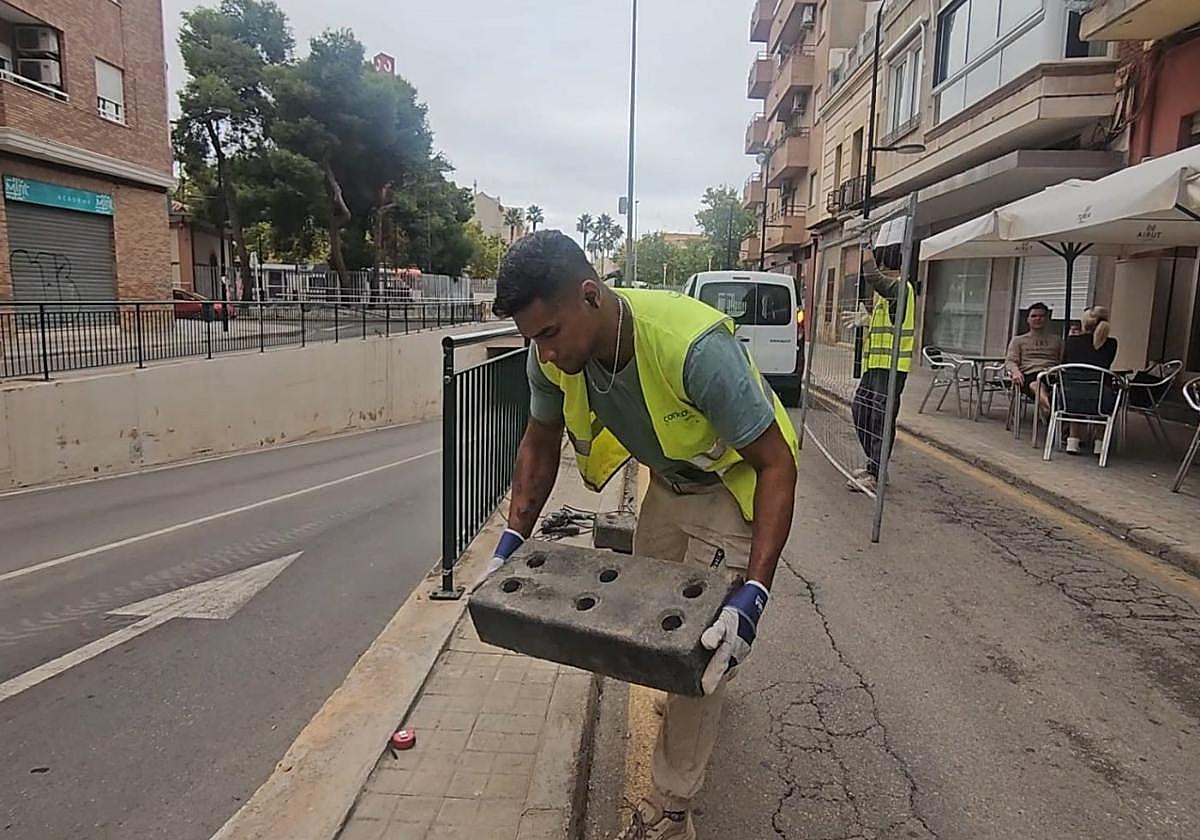 Construcción de un muro en la zona de la Estación.