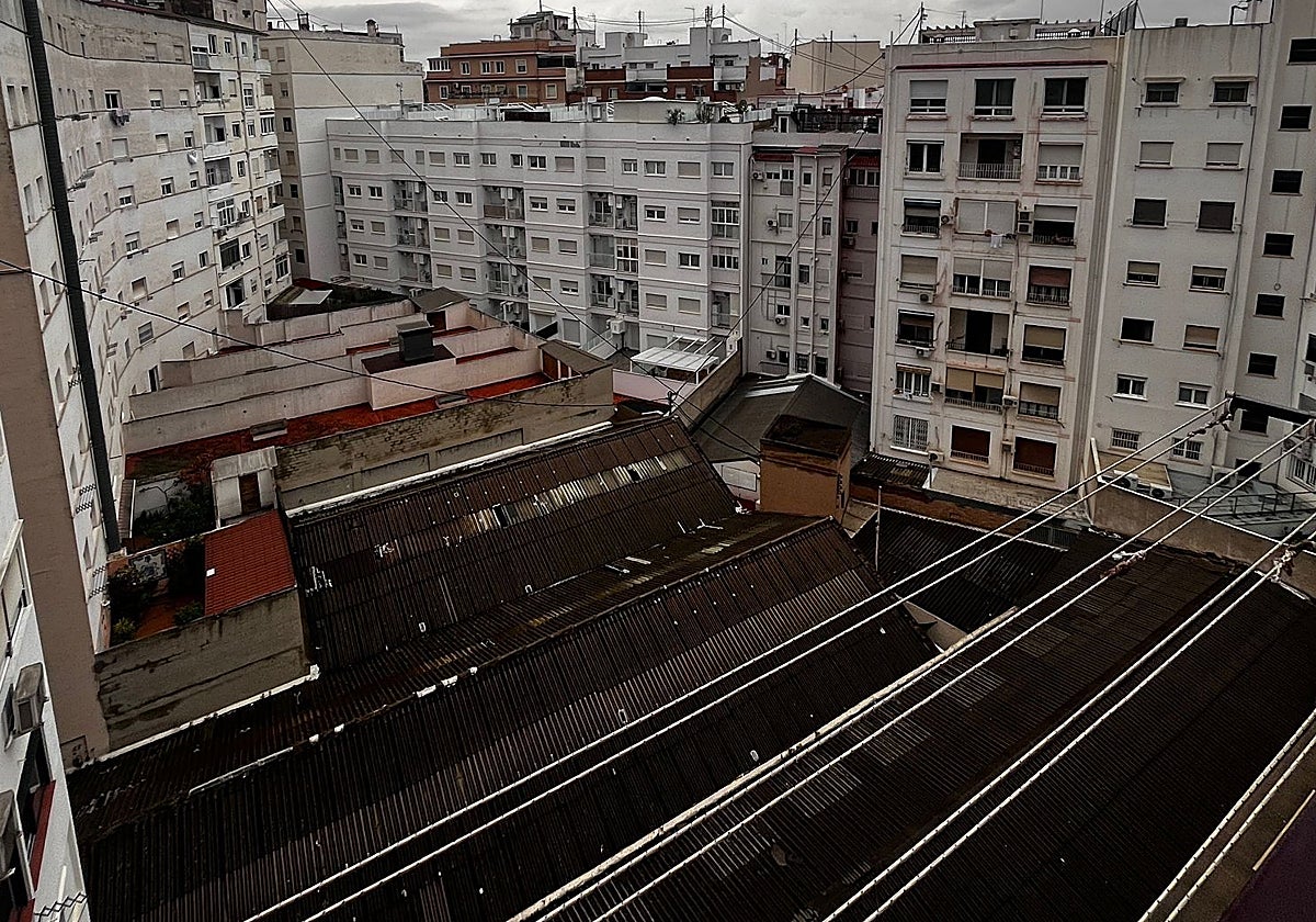 Patio de luces en el que ha impactado el rayo en el barrio de Jesús.
