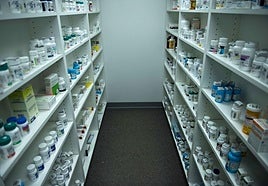 Medicamentos en una farmacia, imagen de archivo.