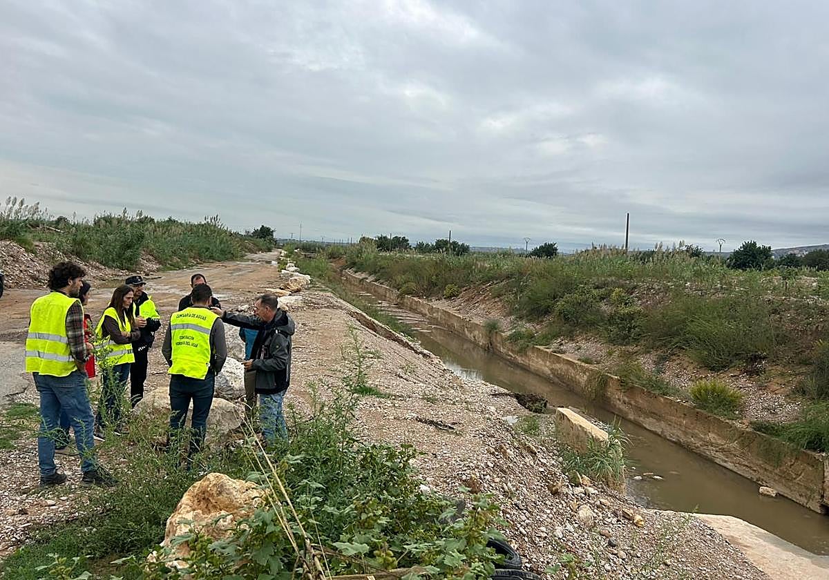 Visita de obras en los barrancos de Riba-roja, este lunes.