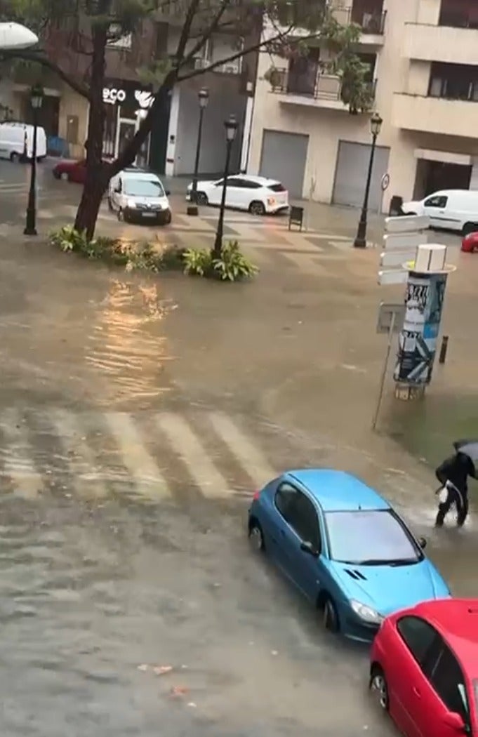 Gandia paralizada: lluvias torrenciales inundan colegios, un centro de mayores y un hospital y cierran supermercados