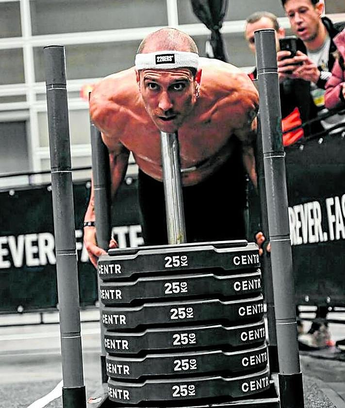 Imagen secundaria 2 - Diferentes pruebas de un competición de hyrox.