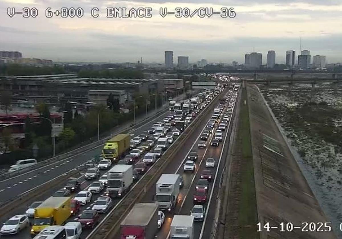 Atascos en la V-30 este martes 14 de octubre.