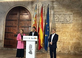 El presidente Mazón, con la vicepresidenta y el conseller de Educación.
