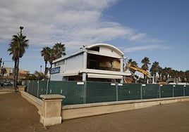 Fotos del derribo de Casa Isabel, restaurante en la playa de la Malvarrosa