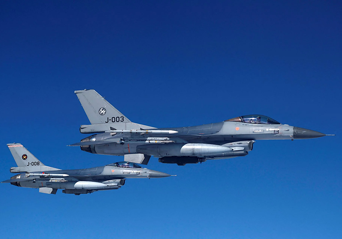 Imagen de archivo de dos cazas F-16.