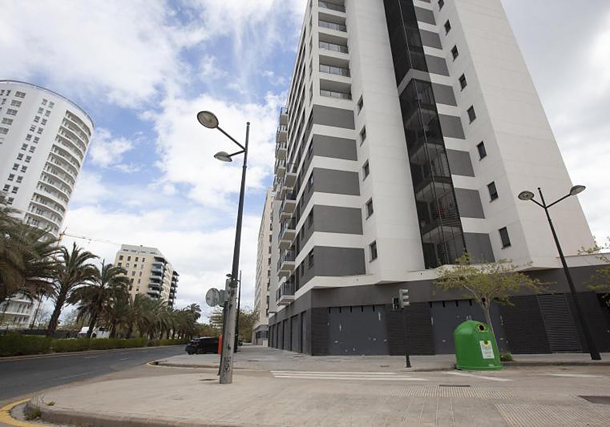 Calle de Les Moreres de Valencia, cuyos vecinos denuncian la celebración de carreras ilegales.