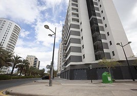 Calle de Les Moreres de Valencia, cuyos vecinos denuncian la celebración de carreras ilegales.