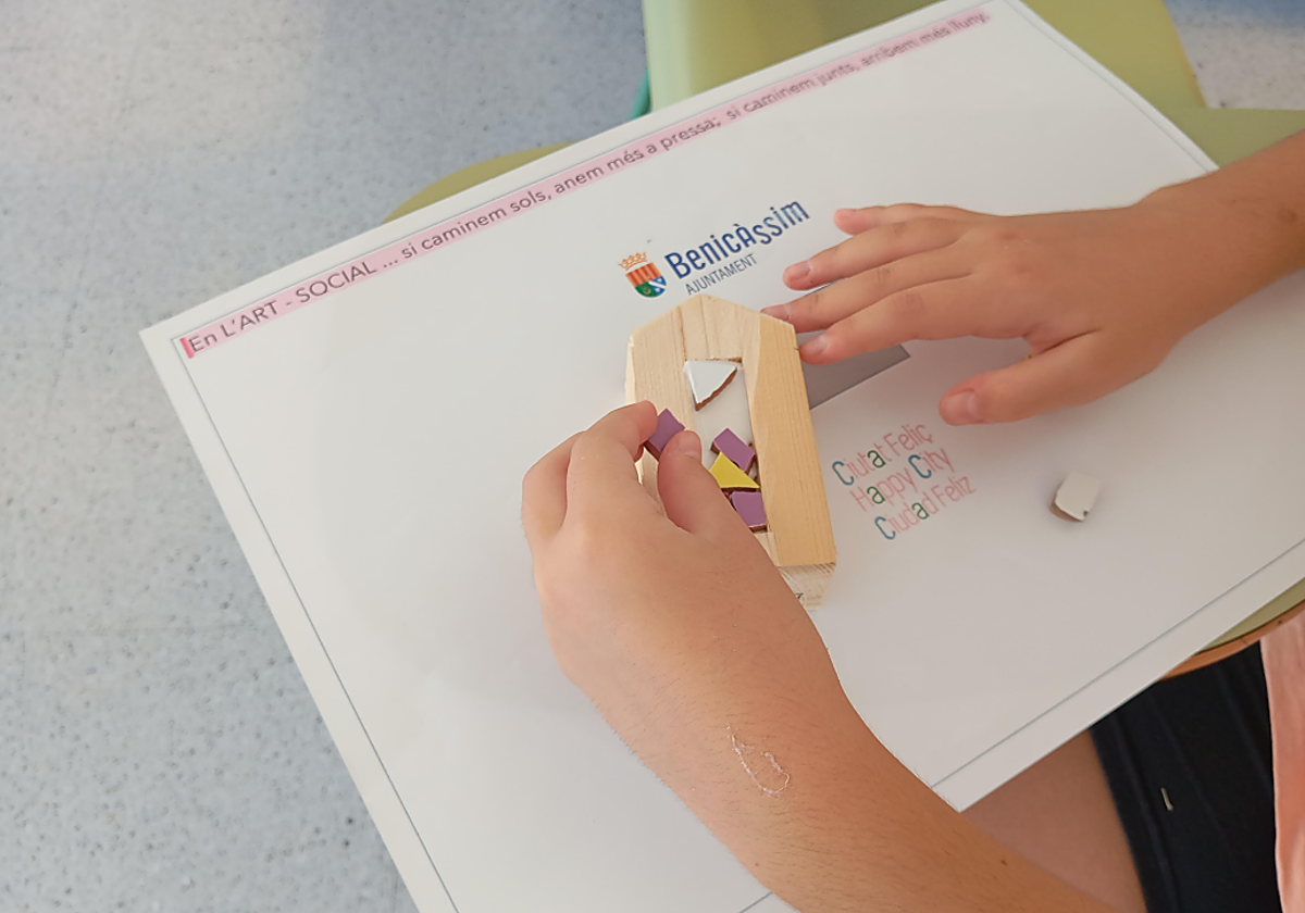 Benicàssim acoge a la ballena gigante Romalda con actividades sobre la ciudad como defensora intergeneracional