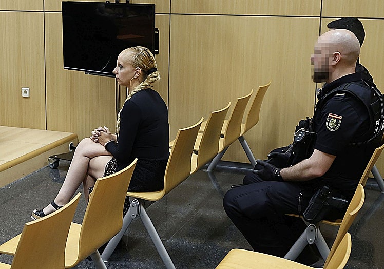 Fátima L. P., la maestra esotérica y tarotista que se hacía pasar por abogada, en otro de los juicios por estafa.