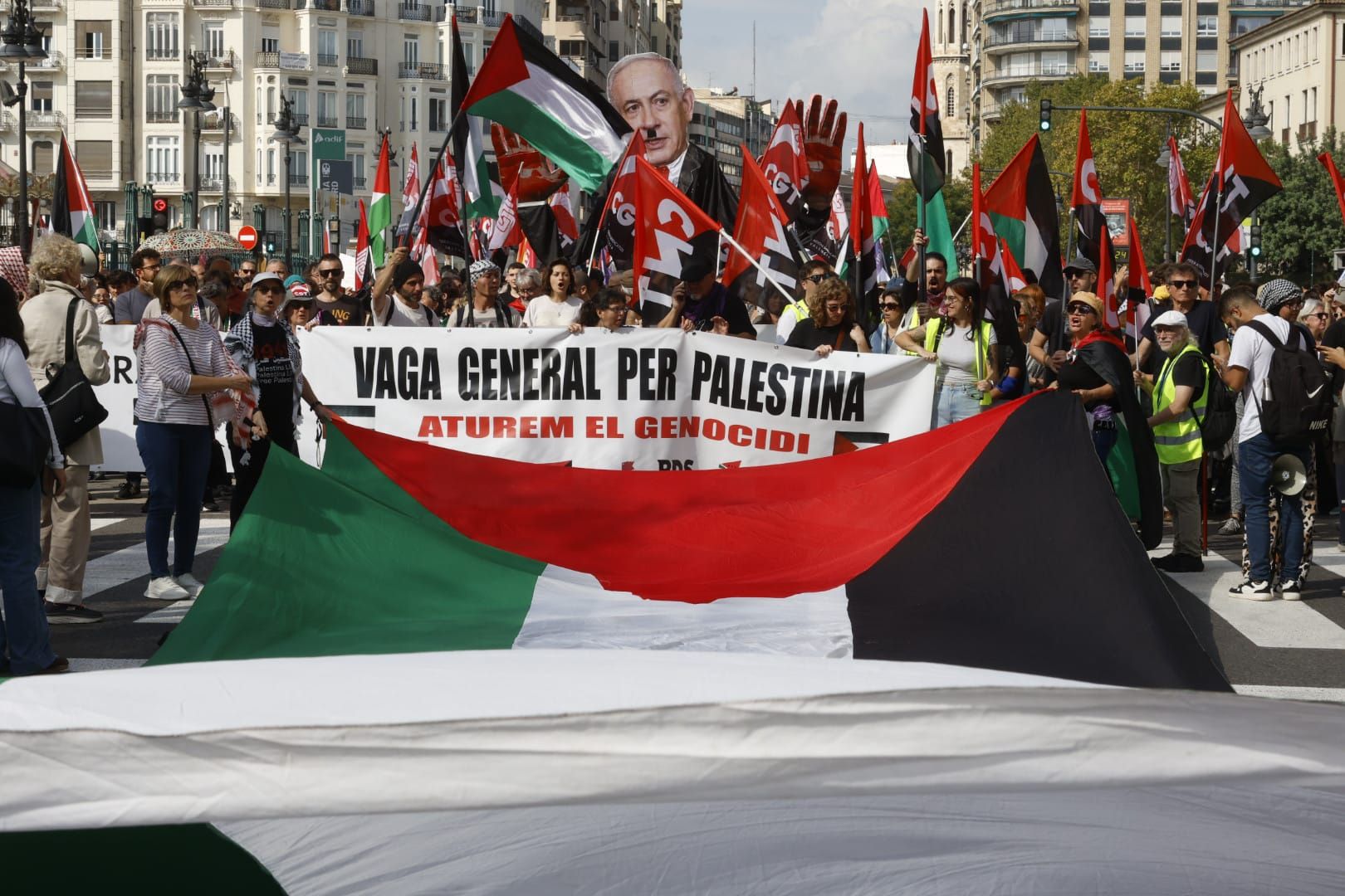 Fotos de la manifestación de estudiantes en apoyo a Palestina en Valencia