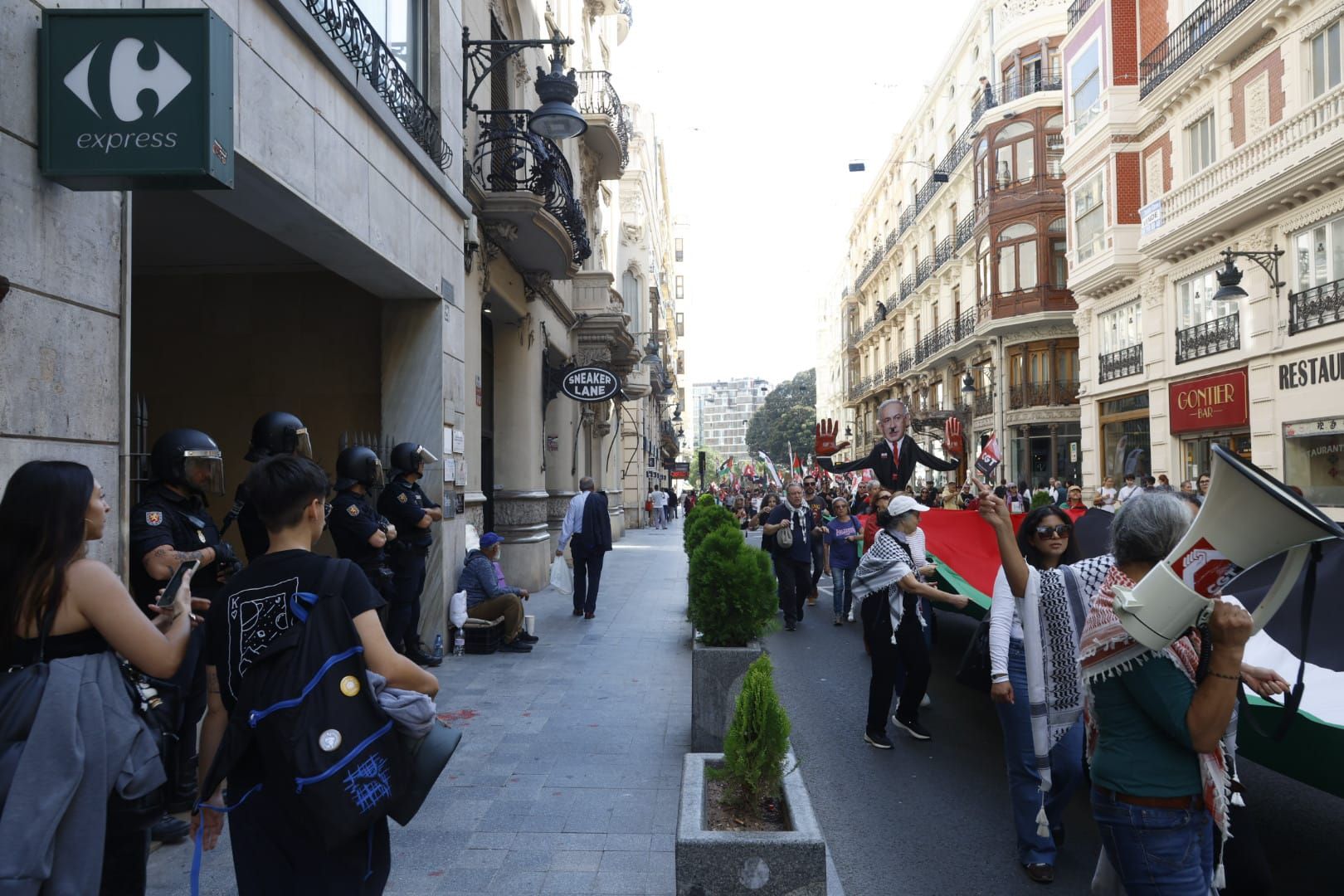 Fotos de la manifestación de estudiantes en apoyo a Palestina en Valencia