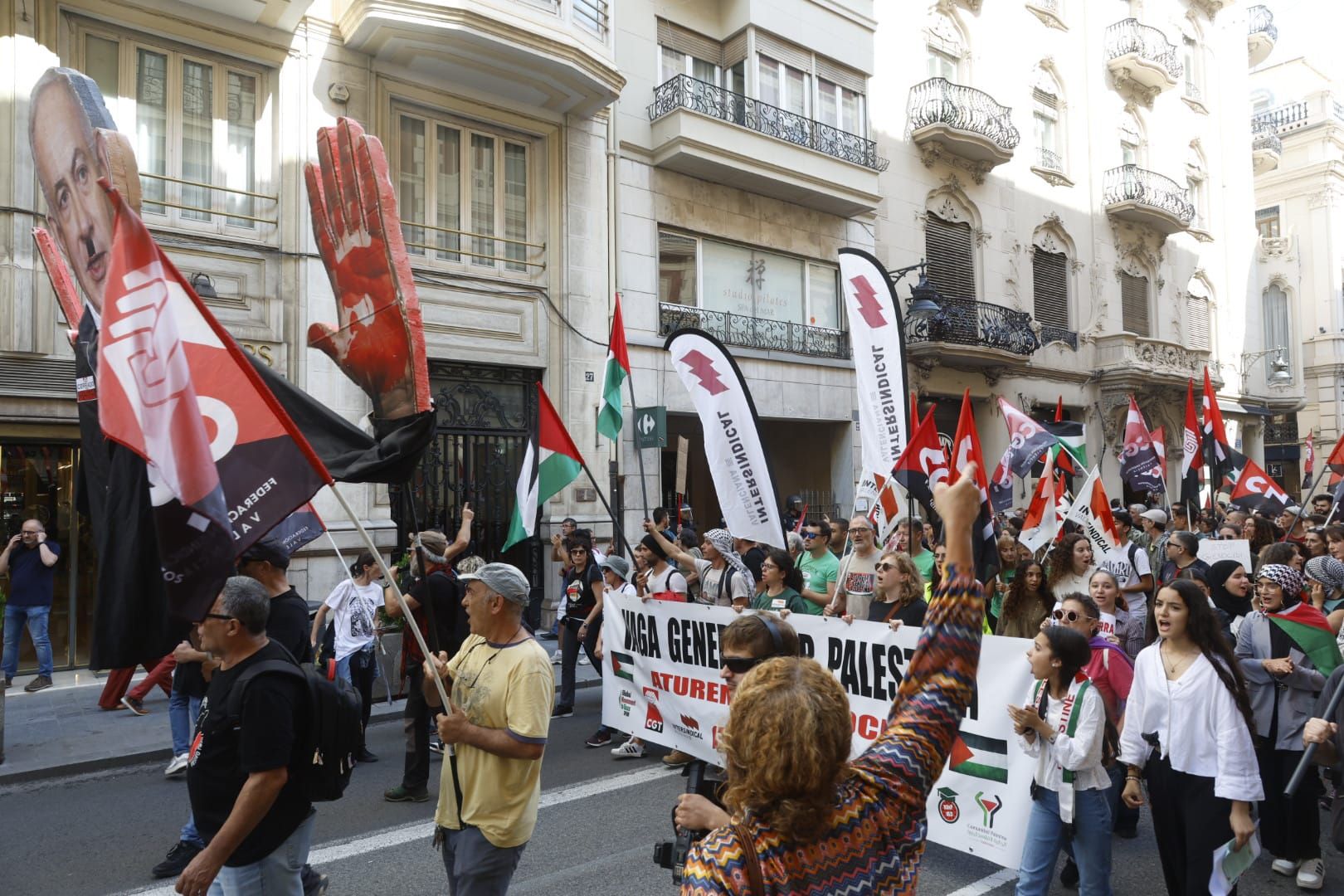 Fotos de la manifestación de estudiantes en apoyo a Palestina en Valencia