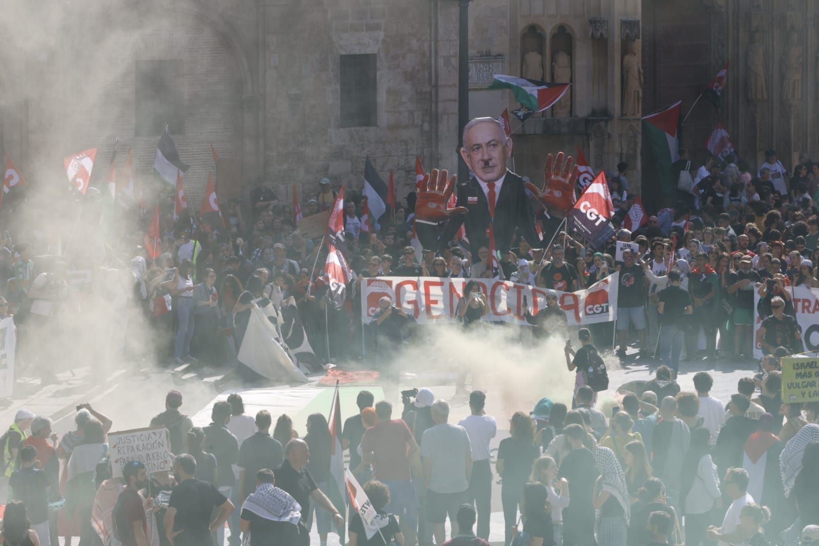 Fotos de la manifestación de estudiantes en apoyo a Palestina en Valencia