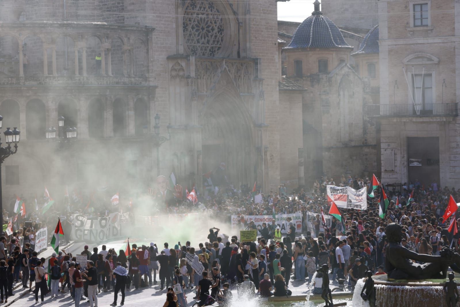 Fotos de la manifestación de estudiantes en apoyo a Palestina en Valencia