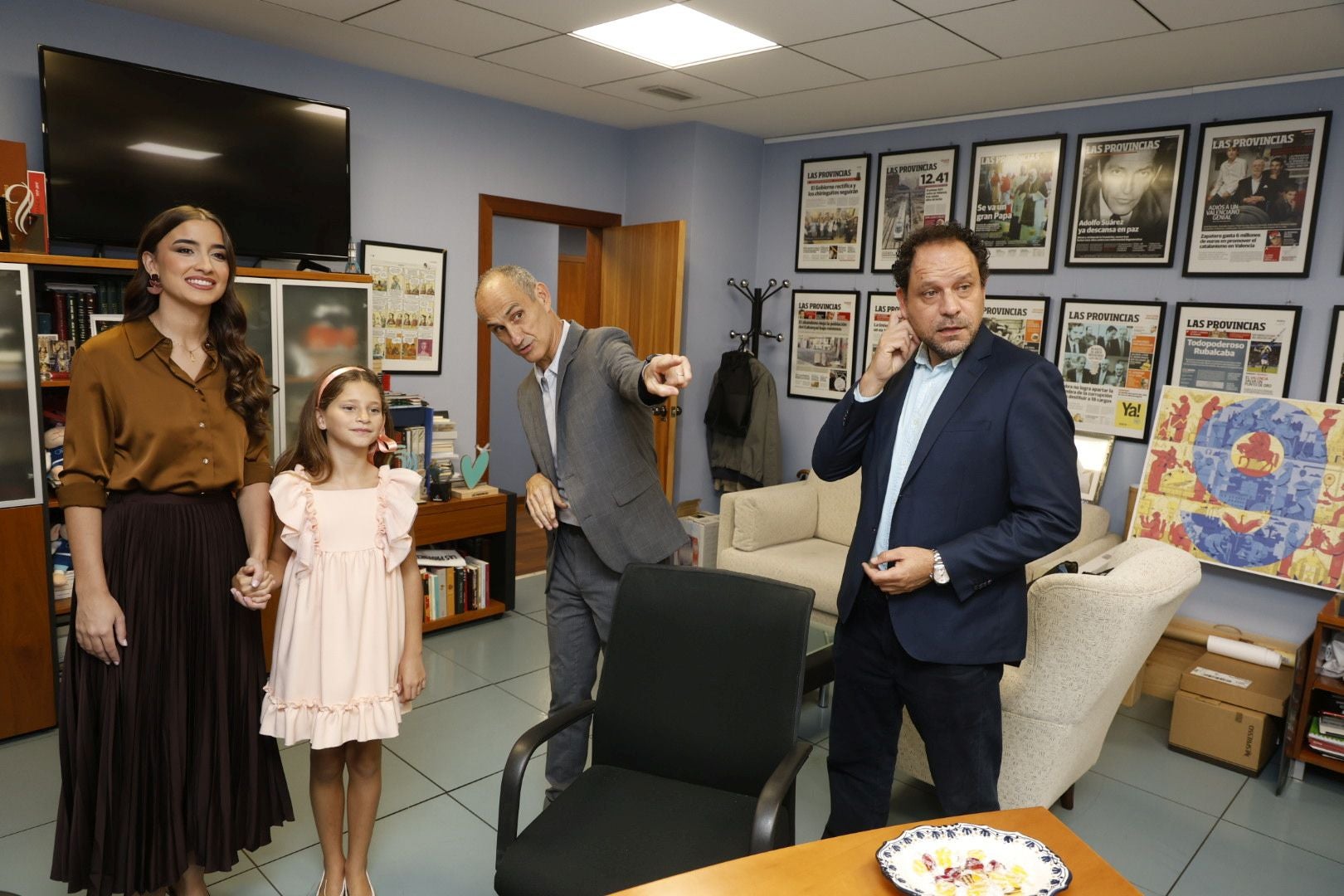 Las falleras mayores de Valencia visitan LAS PROVINCIAS