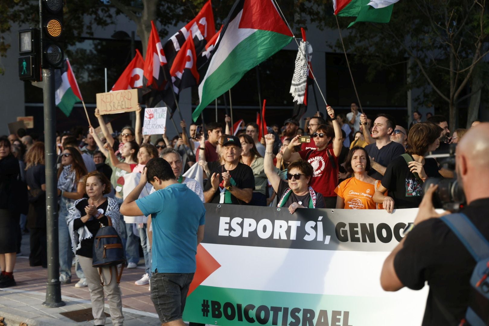 FOTOS | Protesta pro Palestina en Valencia por el Valencia Basket-Hapoel Tel Aviv