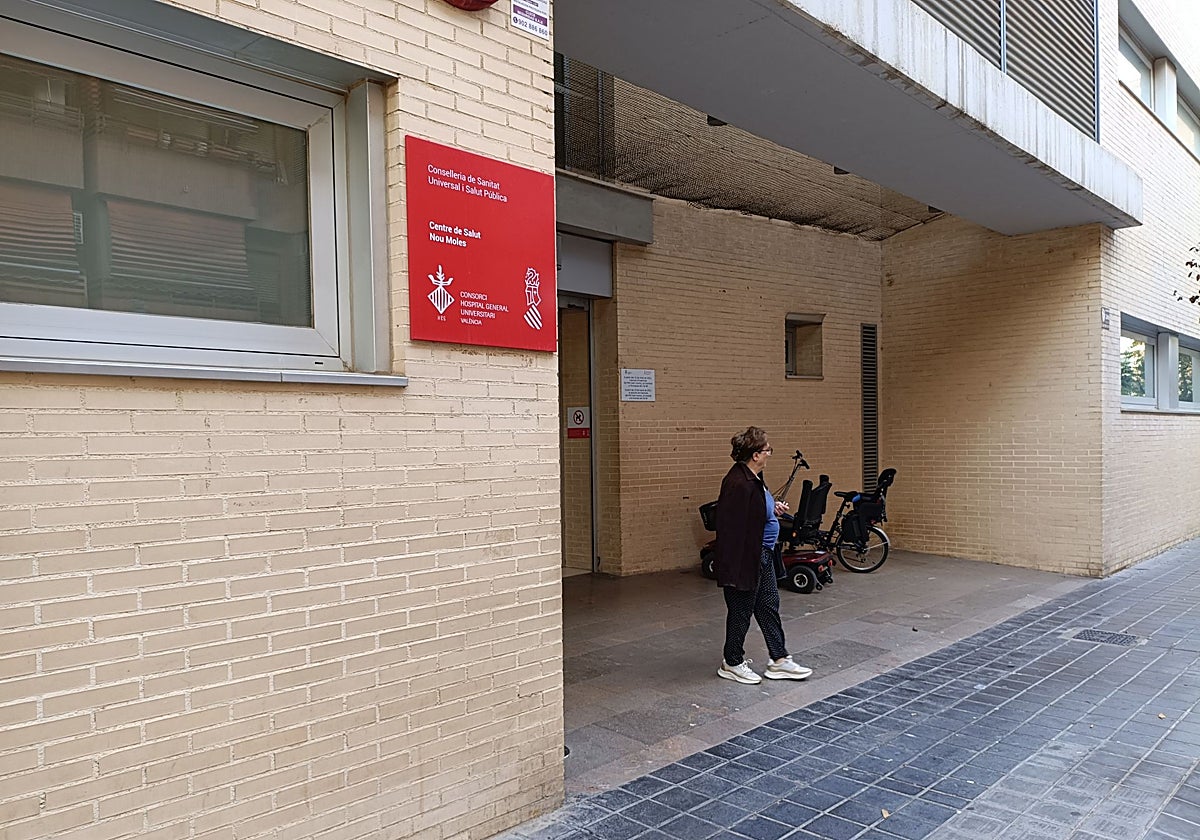 Entrada al centro de salud de Nou Moles.