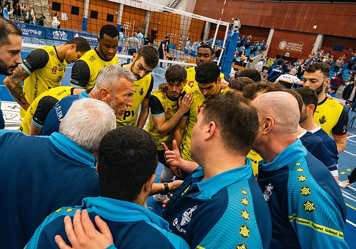 Conjura del equipo y cuerpo técnico.