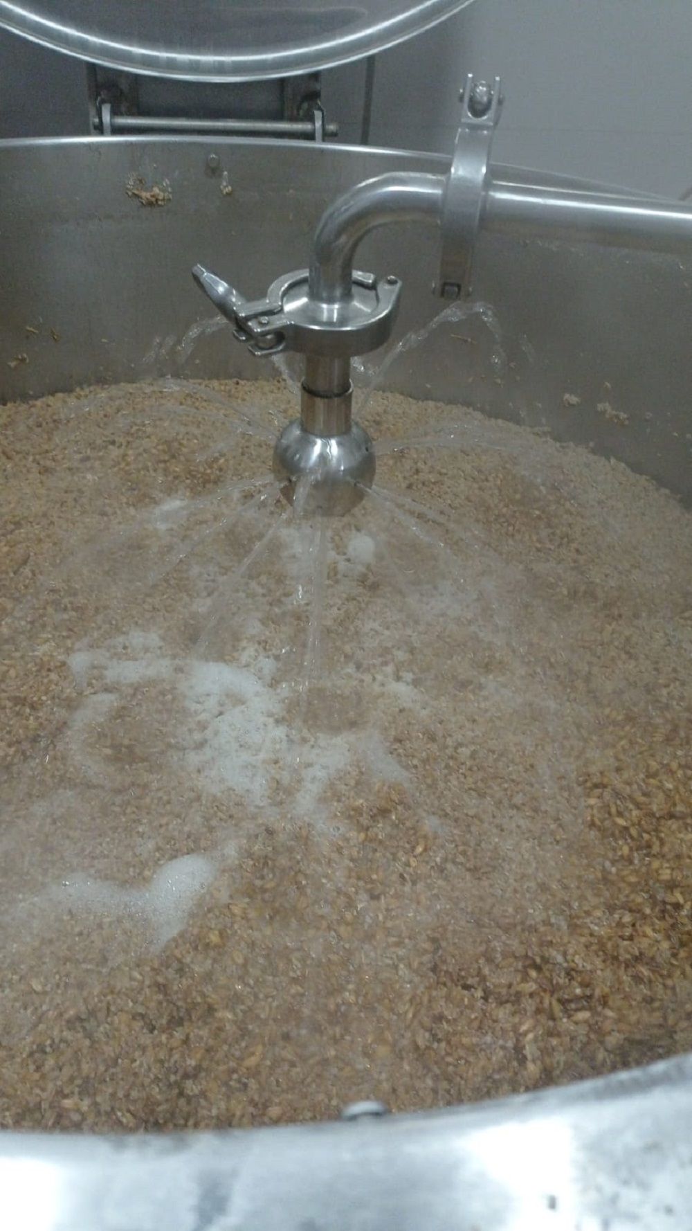 Imagen secundaria 2 - Cervezas, sus preparación y la miel del Montgó.