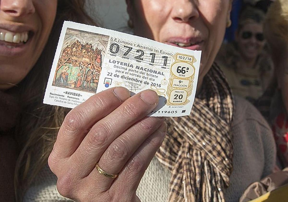 Celebración de un premio de Lotería Nacional, en una imagen de archivo.