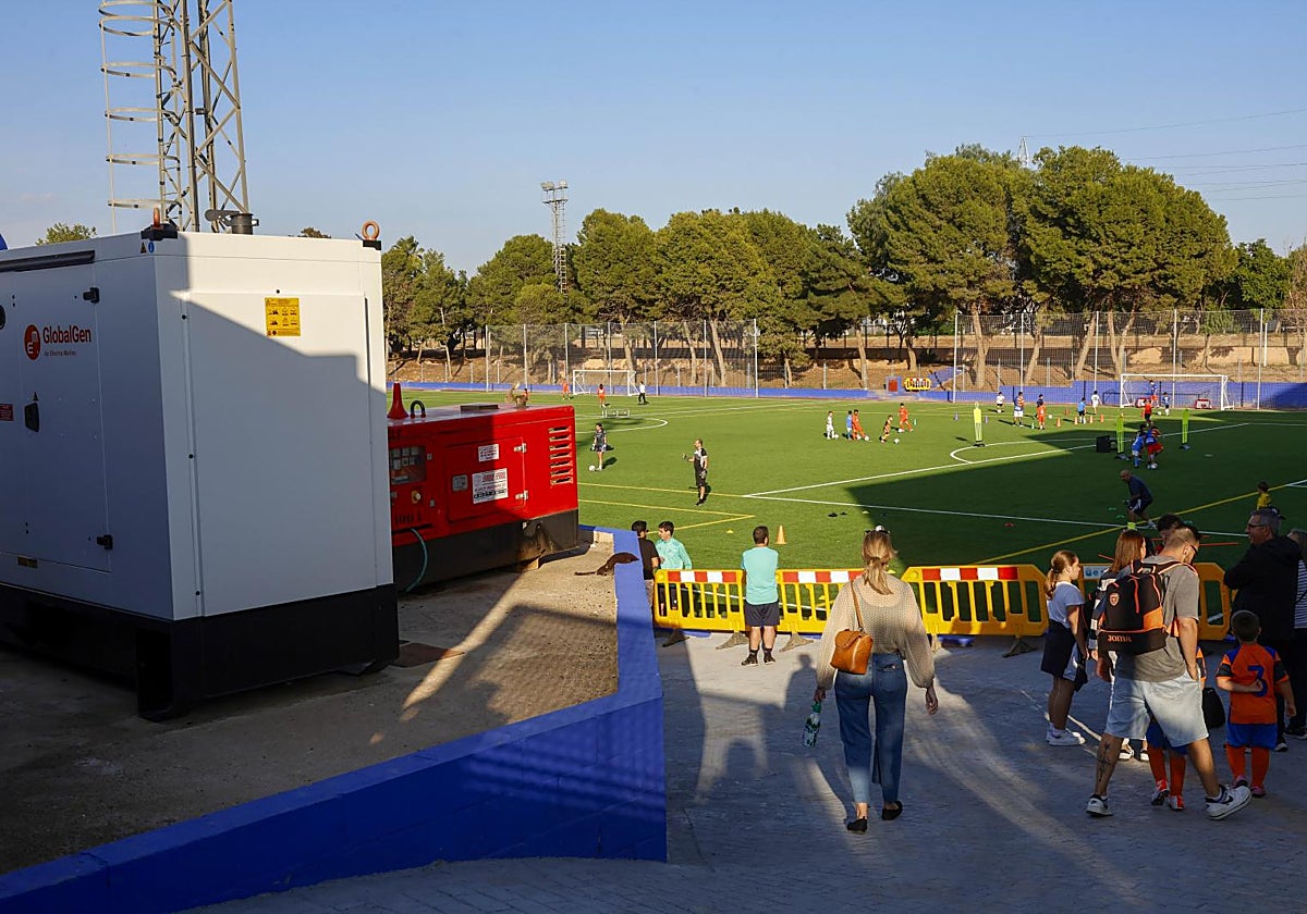 Generadores que permiten que funcionen las torres de la luz de El Terrer.