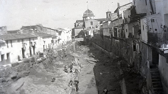 Imagen después - La calle Buñol. sin muro, después de la riada.