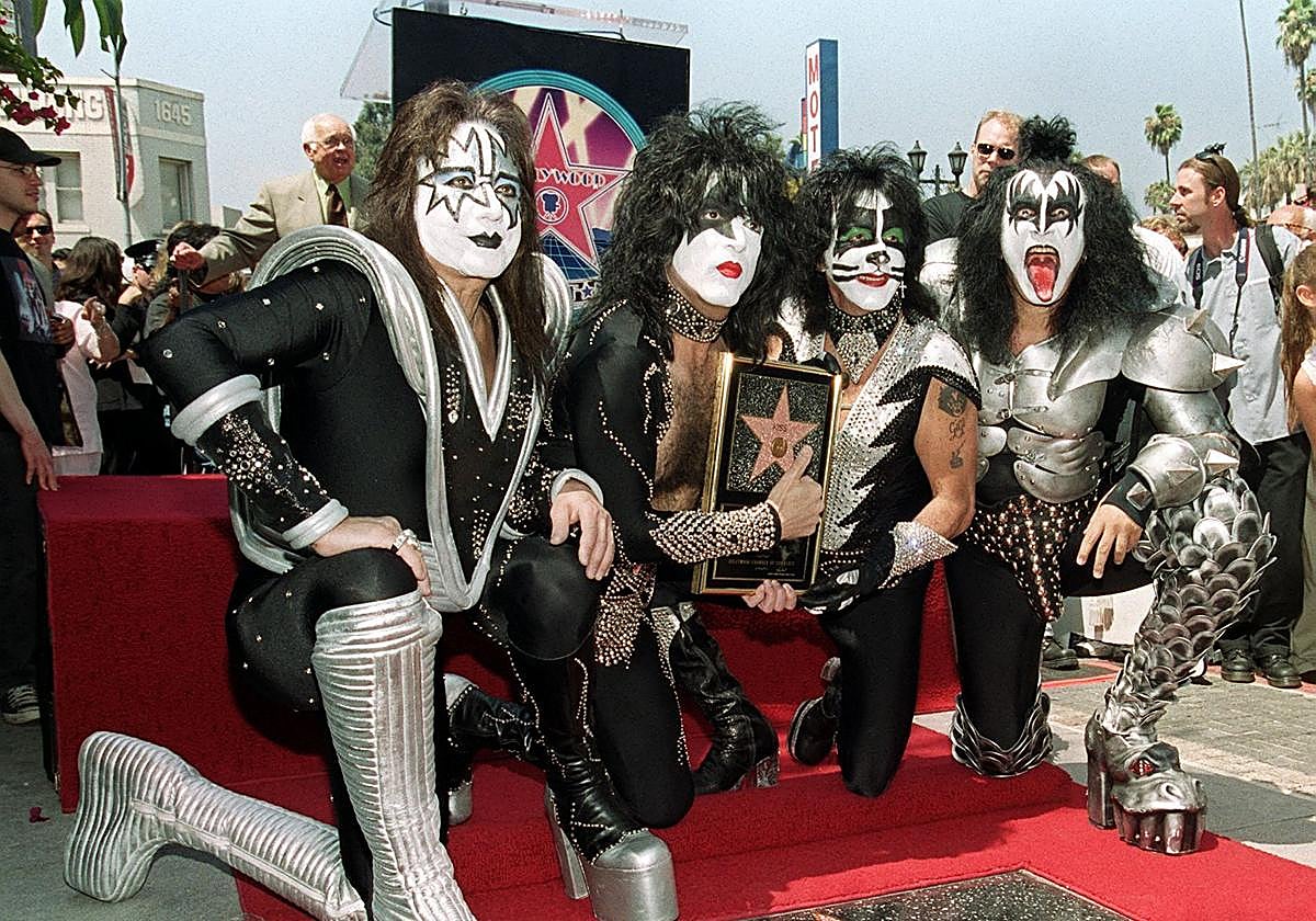 Todos los miembros del grupo en 1999.