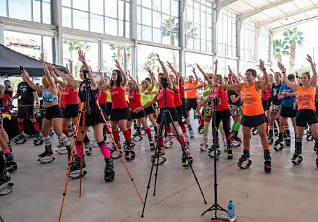 Actividad deportiva con Kangoo Jumps.