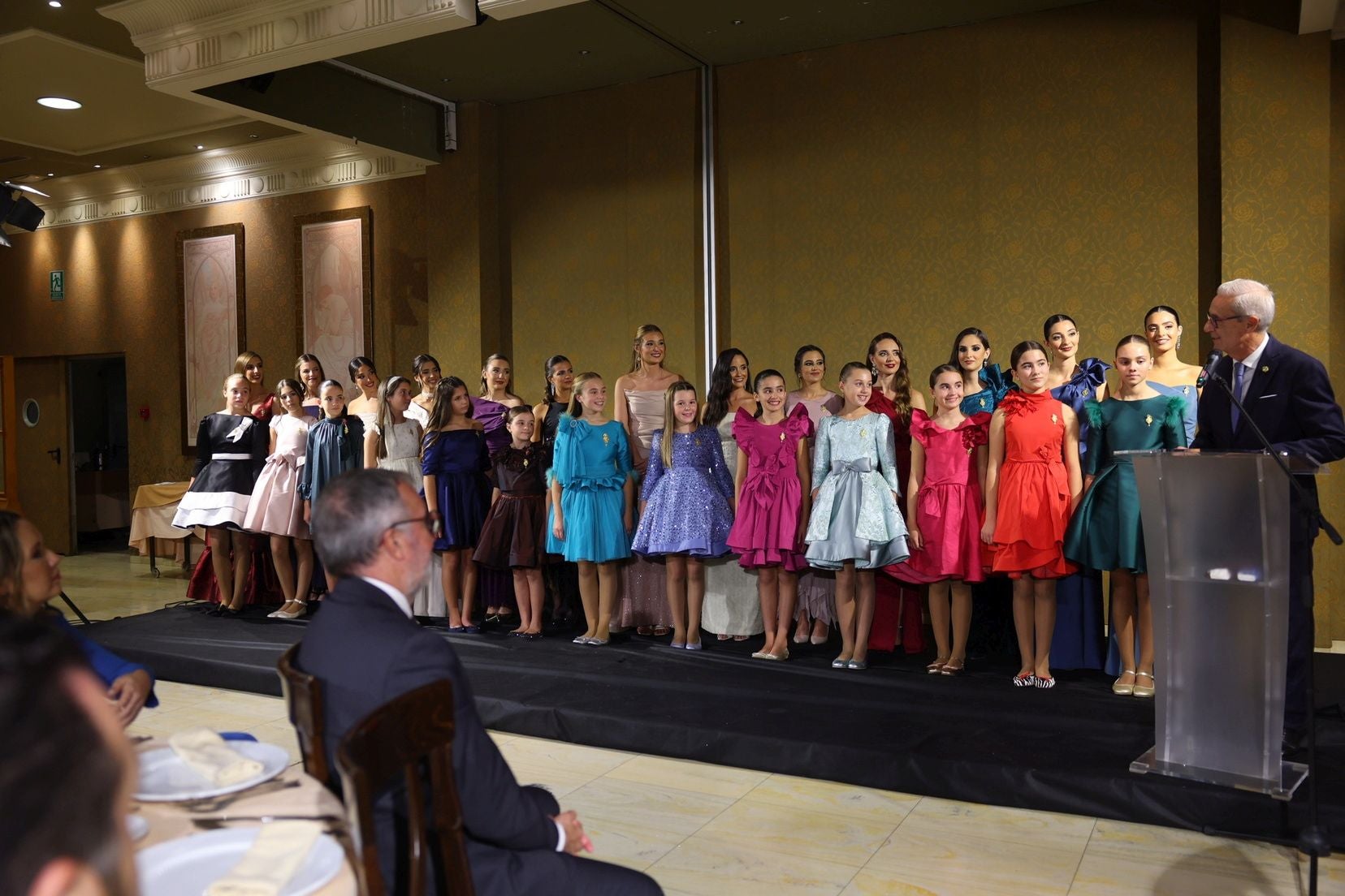 La despedida de las falleras mayores de Valencia 2025 y sus cortes de honor, en imágenes