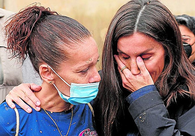 La imagen de Alicia abrazando a la reina en Paiporta se hizo viral