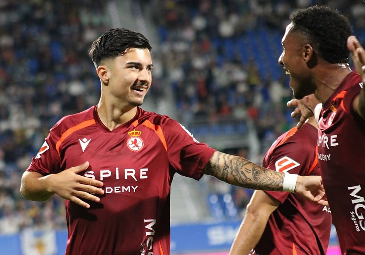 Paco Cortés celebra un gol en Zaragoza.