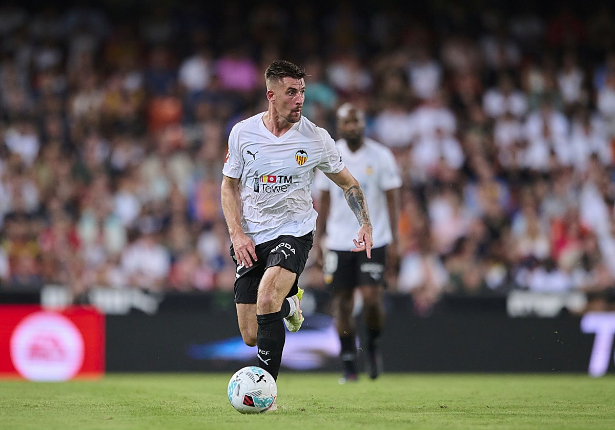 Santamaría, en Mestalla contra el Ahtletic Club.