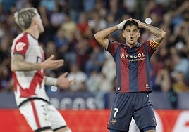 Roger Brugué, lamentándose ante el Rayo Vallecano.