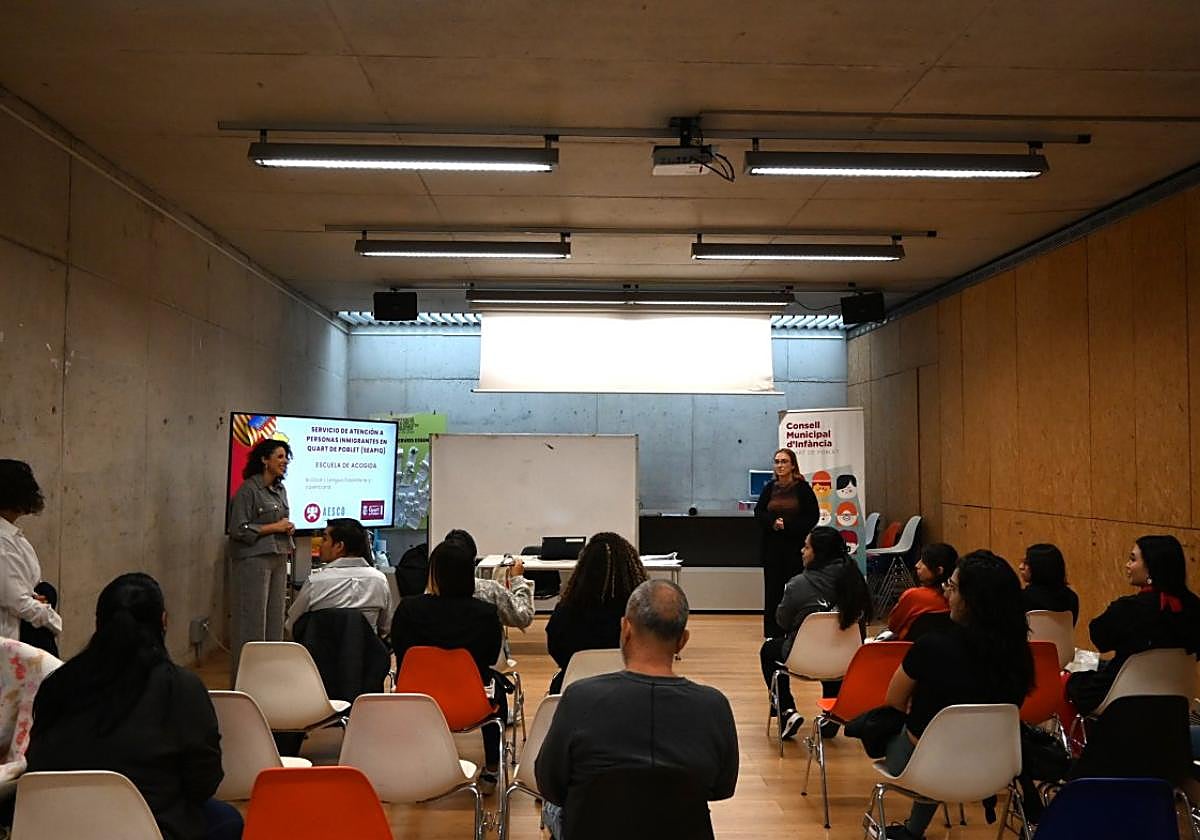 La alcaldesa de Quart, Cristina Mora, en la bienvenida al curso.