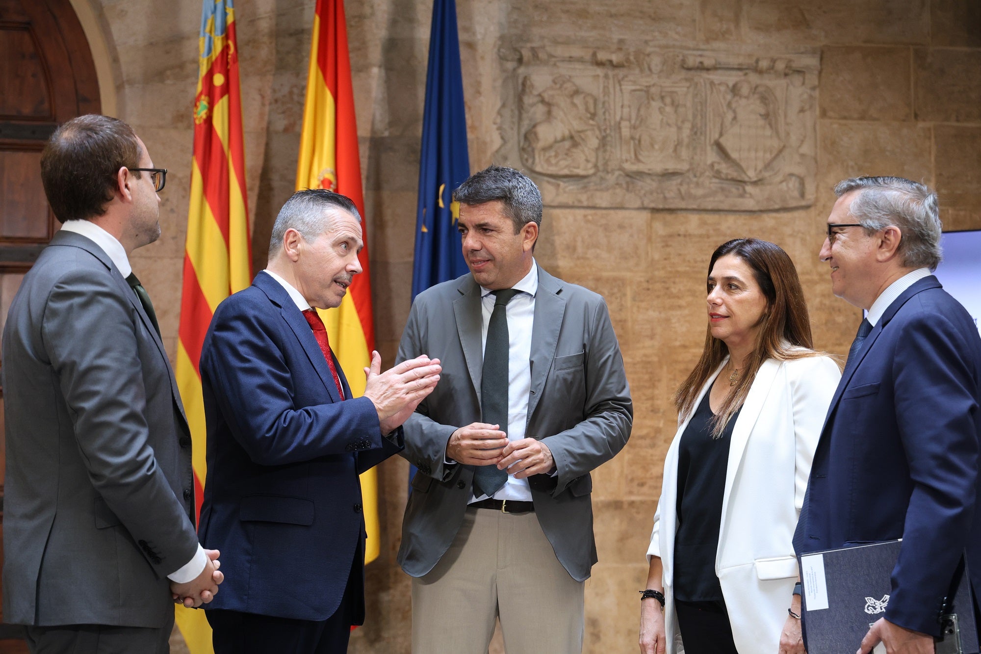 El rector de la UPV presenta el campus al president de la Generalitat.