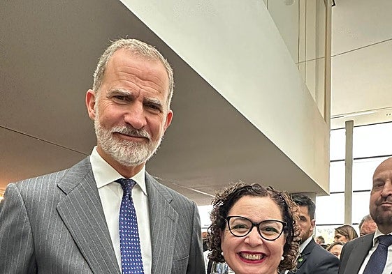 El rey Felipe VI, junto a Emi Boix.