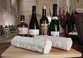 Rulo de Cabra y vinos en el refectorio del Monasterio de la Valldigna.