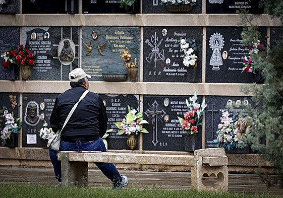 Un cementerio de Valencia, en los días previos a Todos los Santos de 2024.