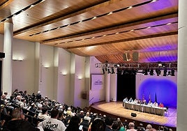 Celebración de una asamblea de presidentes de falla.