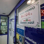Premio de la Bonoloto en una administración de lotería. Imagen de archivo.