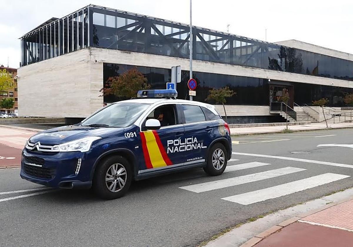 Un vehíclo de la Policía Nacional