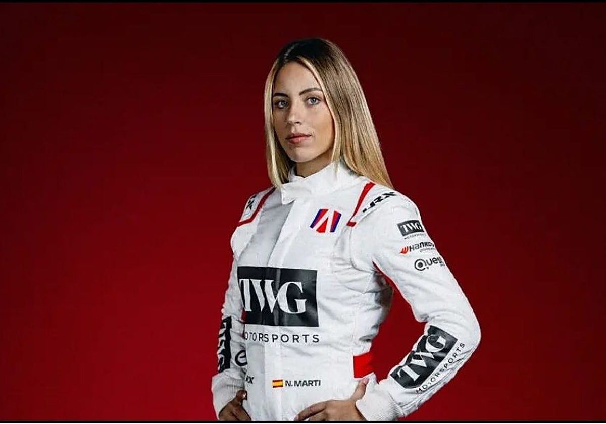 Nerea Martí con el mono de Andretti