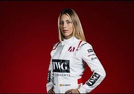 Nerea Martí con el mono de Andretti