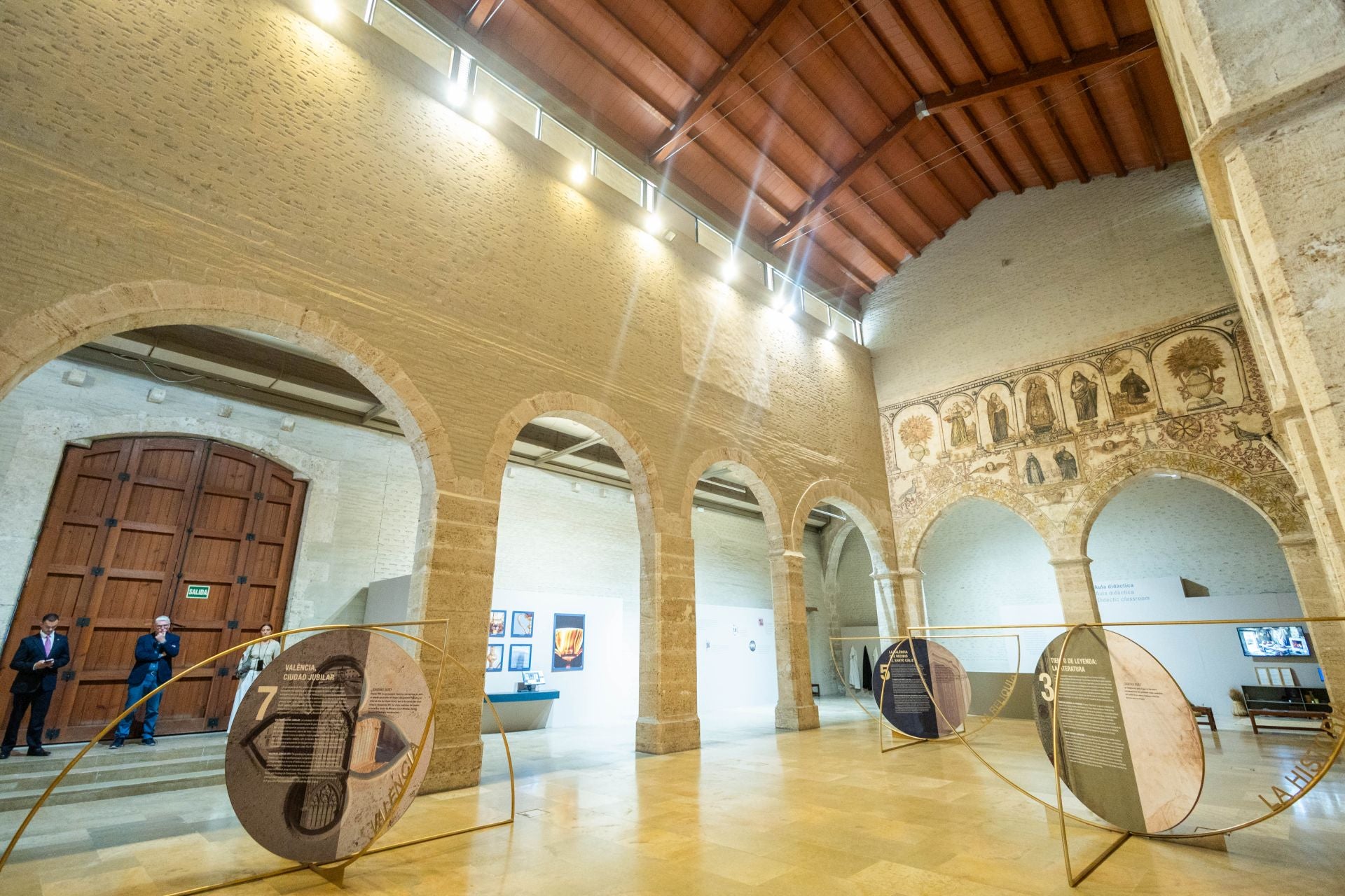 Fotos del centro de recepción de visitantes del Santo Cáliz en el Almudín de Valencia