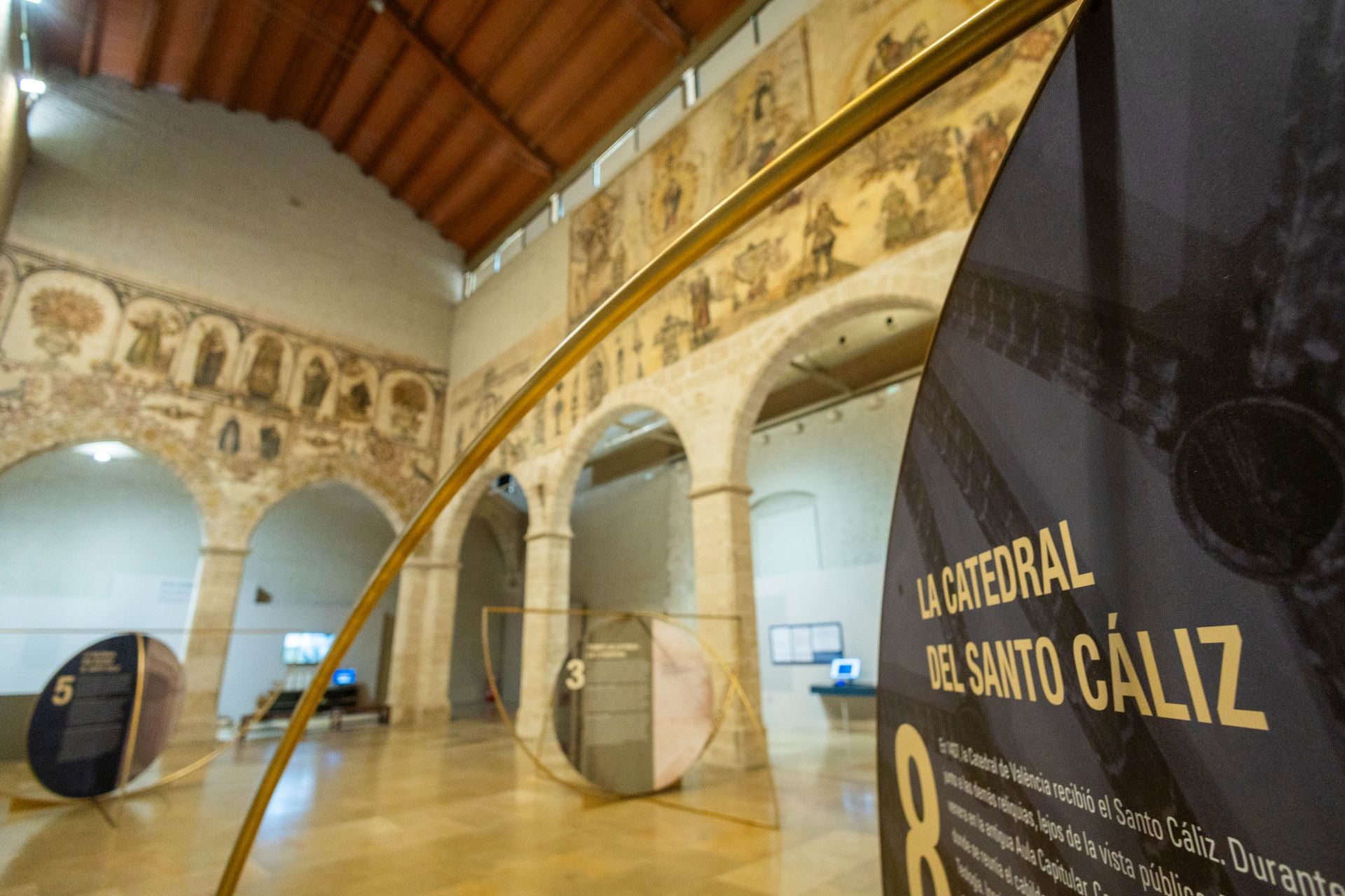 Fotos del centro de recepción de visitantes del Santo Cáliz en el Almudín de Valencia