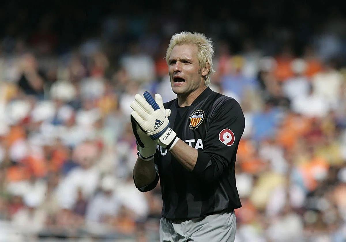 Cañizares en uno de sus últimos partidos con el Valencia.
