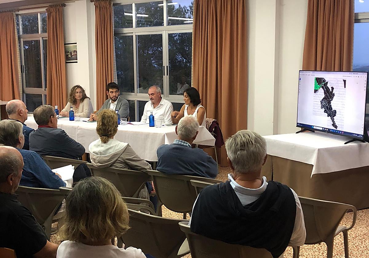 Reunión con los vecinos del Respirall.